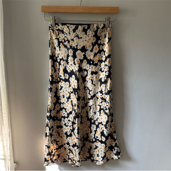 Floral Daisies Midi Skirt Black Cream Yellow Size Medium - Picture 3 of 9
